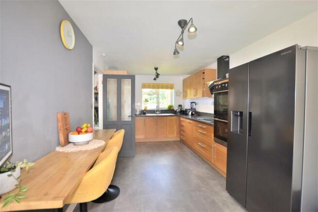 Kitchen 1.jpg