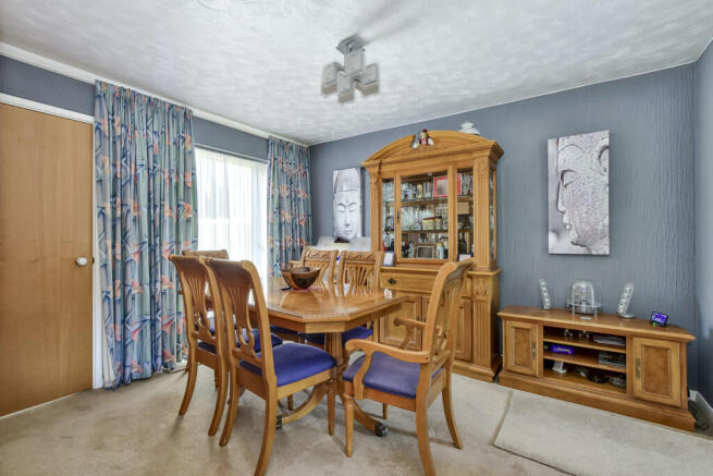 31 falcon - dinin...