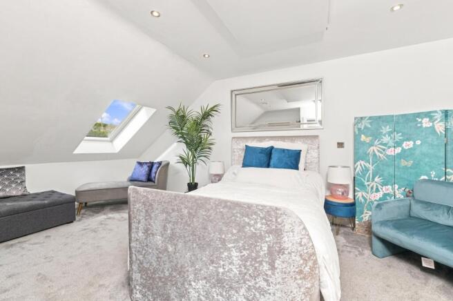 4 bed Town House for sale Image 12