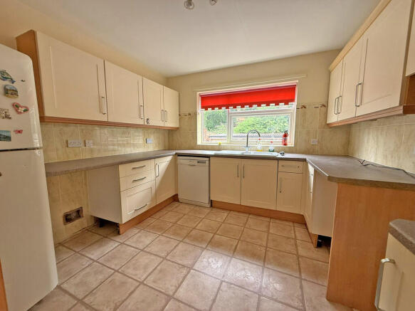 2 bed Apartment for sale Image 4