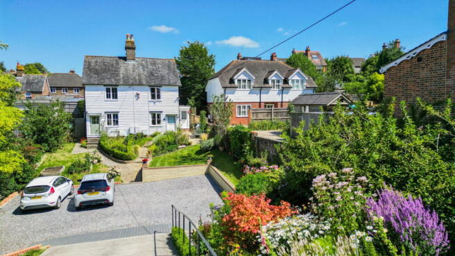 3-bed semi-detached on Close Proximity To Hawkhurst Colonnade, £315,000