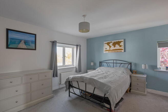 4 bed Link Detached House for sale Image 10