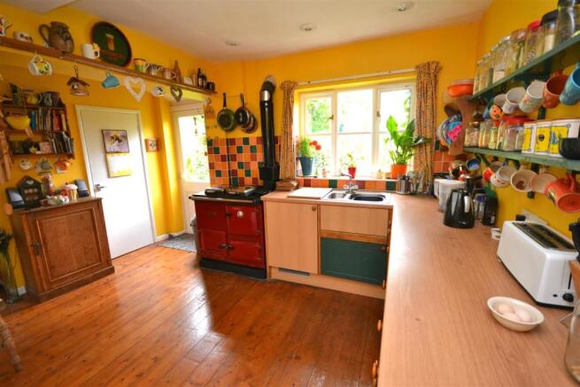 Kitchen a.jpg