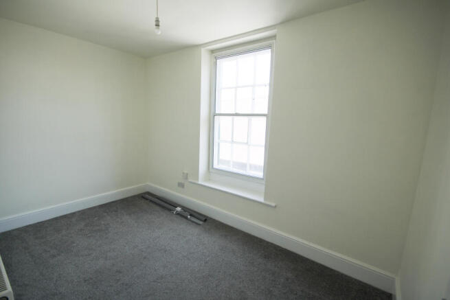 2 bed Flat to rent Image 5
