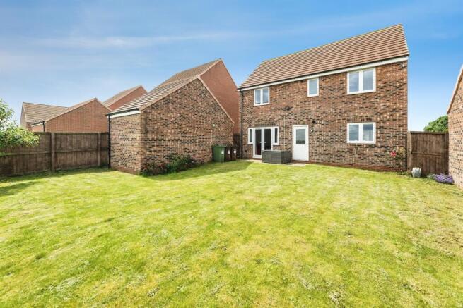 4 bed Detached for sale Image 12