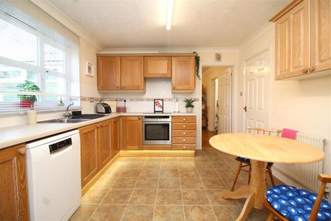 kitchen 1 .JPG