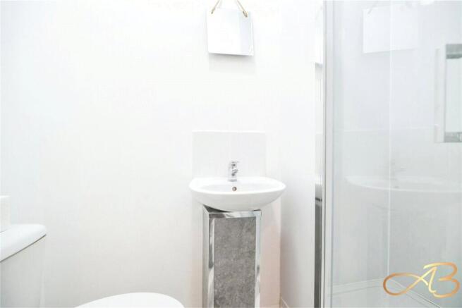 3 bed Terraced to rent Image 4