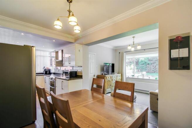 4 bed Detached for sale Image 4