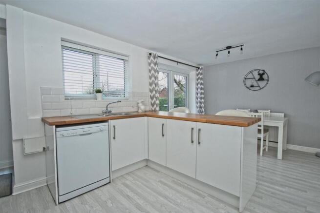 11 Fleming Walk COTTINGHAM (6)_lzn.jpg