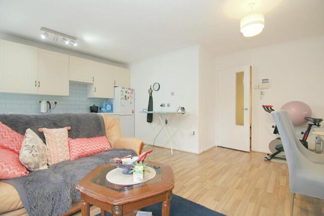 2 bed Apartment for sale Image 4