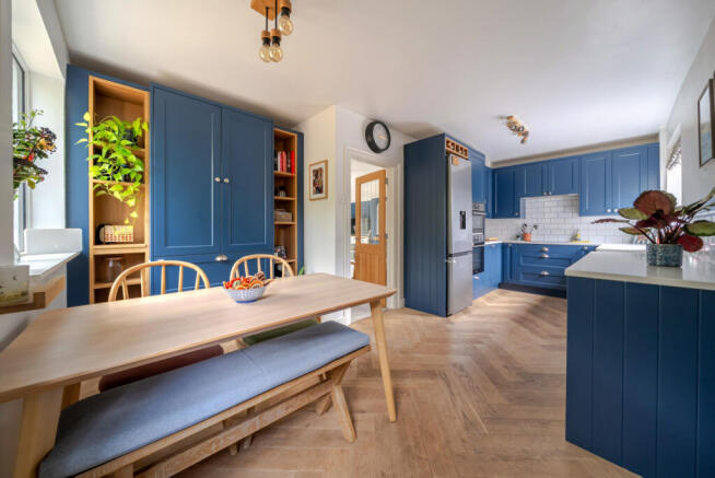 1383706-7-691df61...