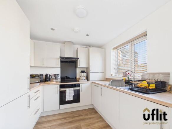 3 bed Semi-Detached for sale Image 8