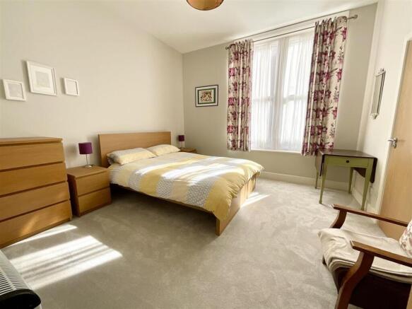 2 bed Flat to rent Image 4
