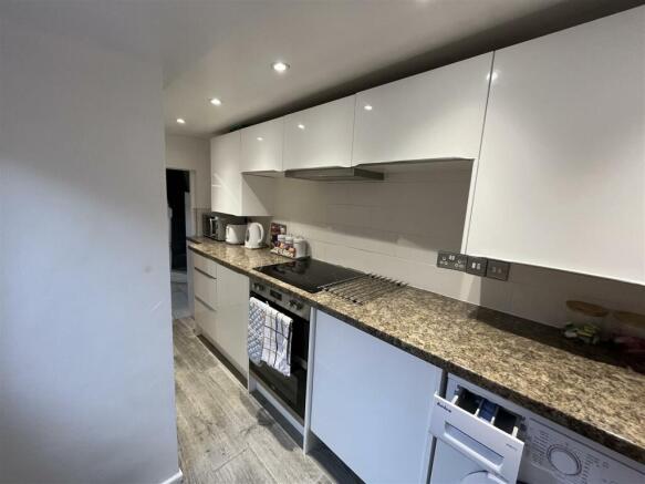 Kitchen 2.jpg