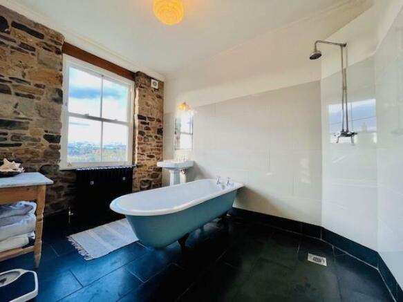 Bathroom 1.jpg
