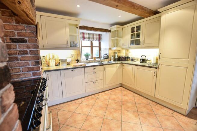 Kitchen 3.jpg