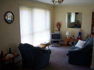 Lounge/ Dining Rm x2