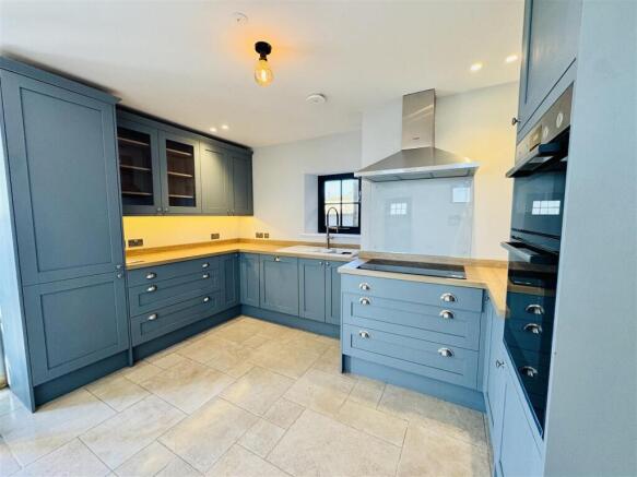 KITCHEN/BREAKFAST ROOM