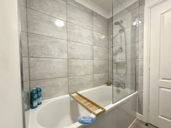 4 bed Detached for sale Image 4