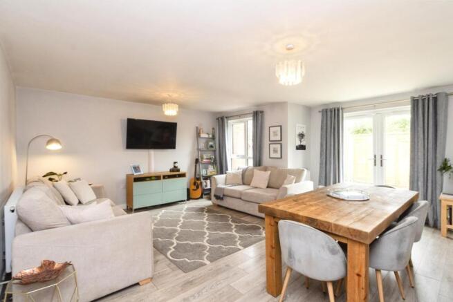Lounge/Dining Room