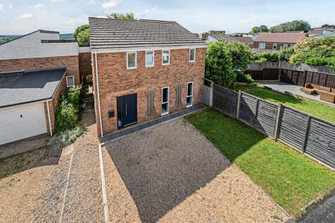 Grebe Close, Alton, GU34