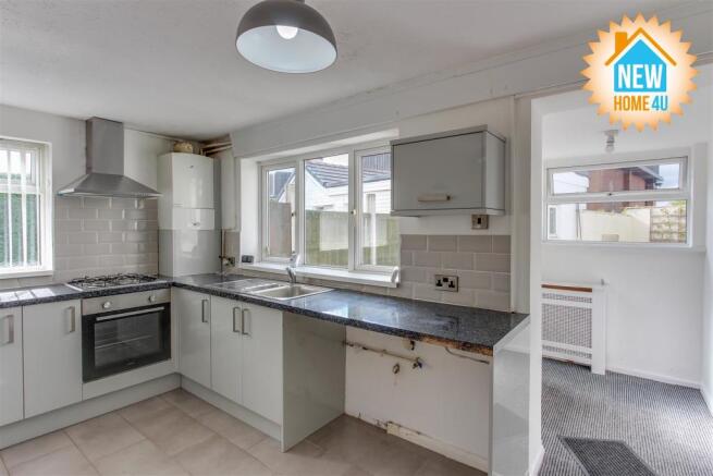 KITCHEN / DINING ROOM: