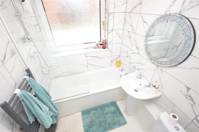 3 bed Terraced for sale Image 11