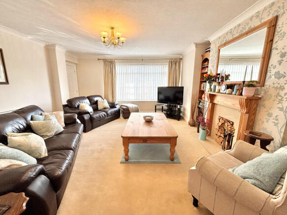 4 bed Detached for sale Image 4