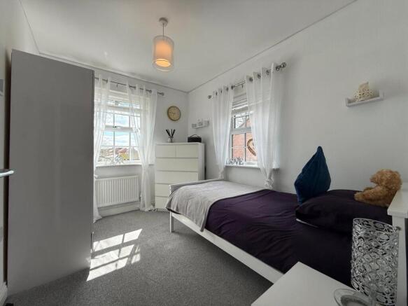 4 bed Semi-Detached for sale Image 12