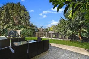 195 New Barn Lodge, High Road, Chigwell IG7 5AS