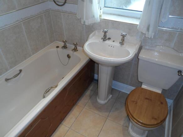 FAMILY BATHROOM