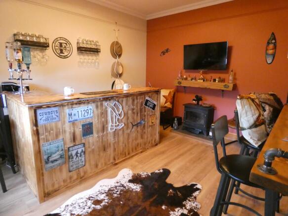 BAR / BEDROOM