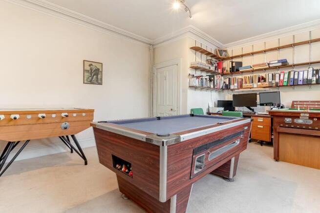 7 bed House for sale Image 8