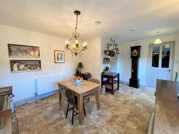 Breakfast/Dining Space 754
