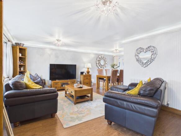 CAM03729G0-PR0270-STILL001