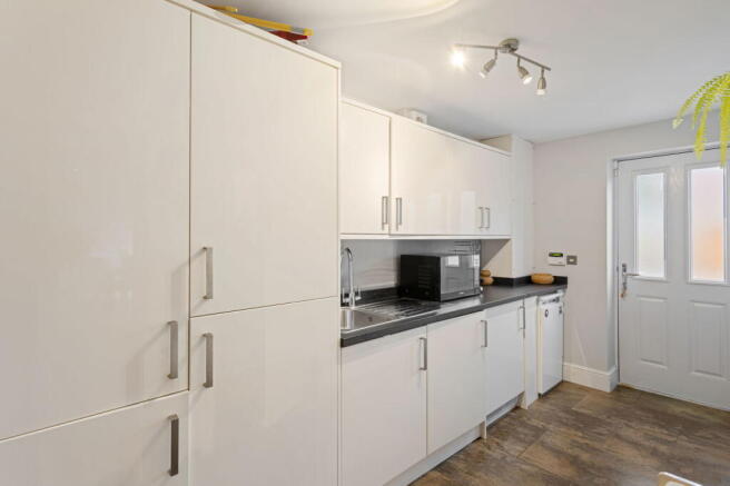 5 bed Detached for sale Image 6