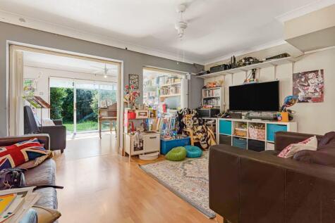 Garrick Close, Staines-upon-Thames, TW18