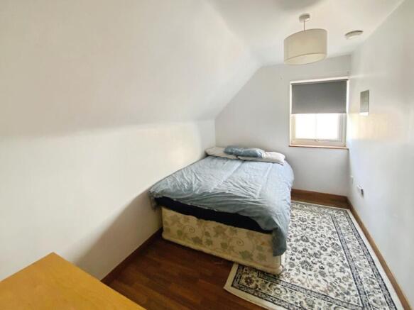 4 bed Bungalow for sale Image 10