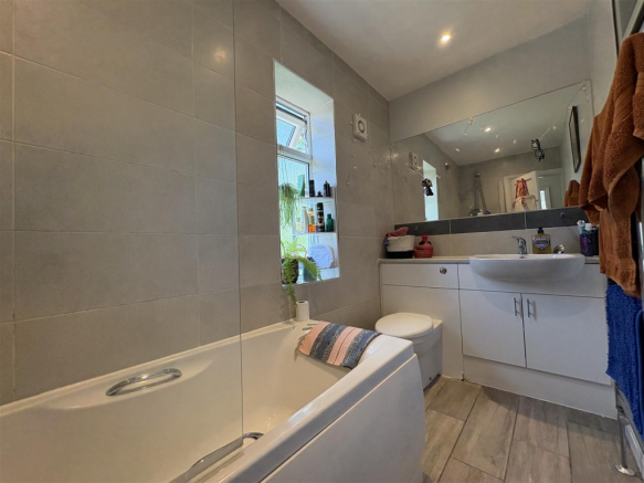 3 bed Semi-Detached for sale Image 10