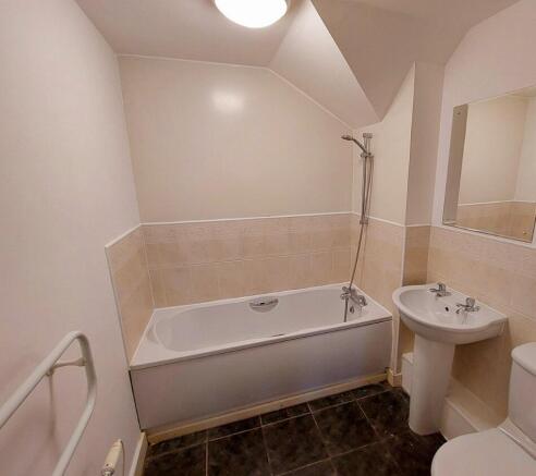 2 bed Penthouse to rent Image 12
