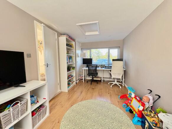 bed 4/office/family 