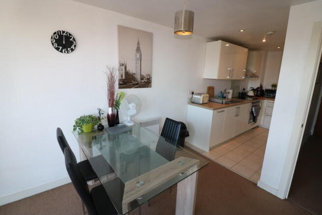 1 bed Apartment to rent Image 6
