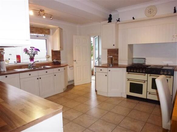 LARGE KITCHEN AND