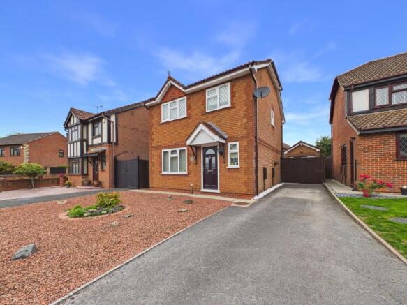 3-bed detached on Bramley Close, Oakwood, £320,000