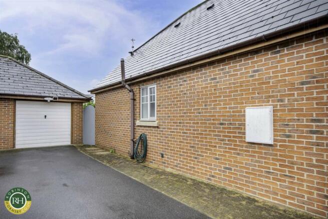 drive / garage