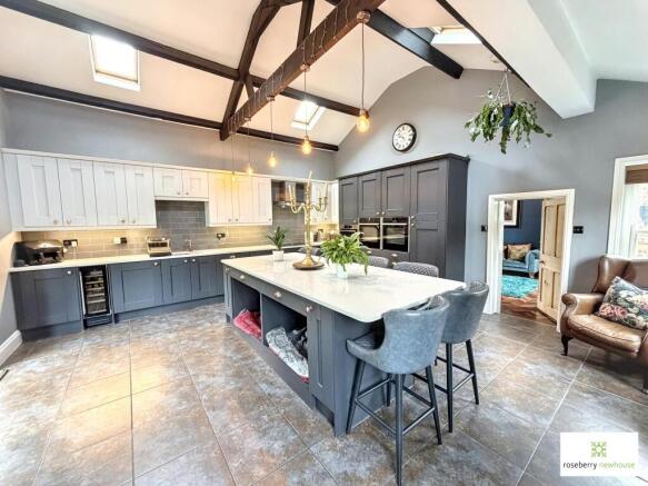 4 bed Detached for sale Image 6