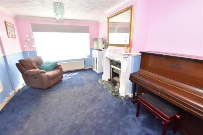 Dinning Room / 5th Bedroom