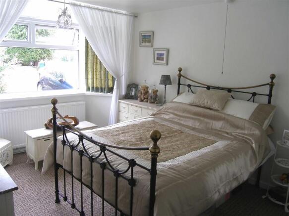 BEDROOM 1: