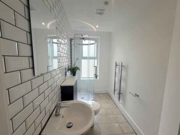 4 bathroom .jpg