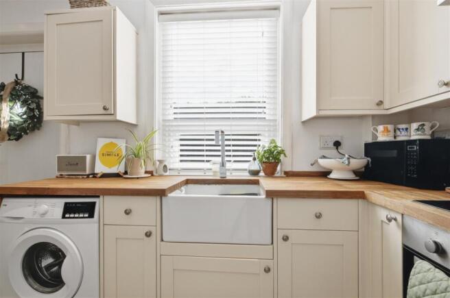 2 bed Terraced for sale Image 8